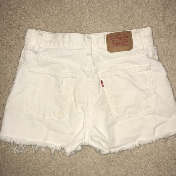 Levi's Pants - ❤️LEVI’S ❤️ WHITE HIGH WAISTED JEAN SHORTS!!!